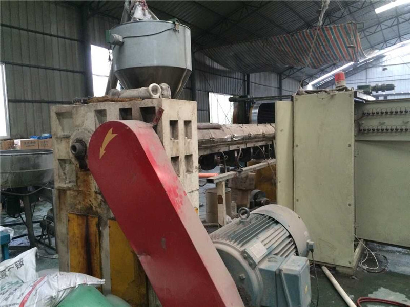 土工格柵生產(chǎn)設備06